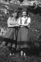 Brita Lervik (t.v.) og Gudrun Dahl 1950