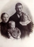Karl og Lena Nergård med barna Karl og Lina