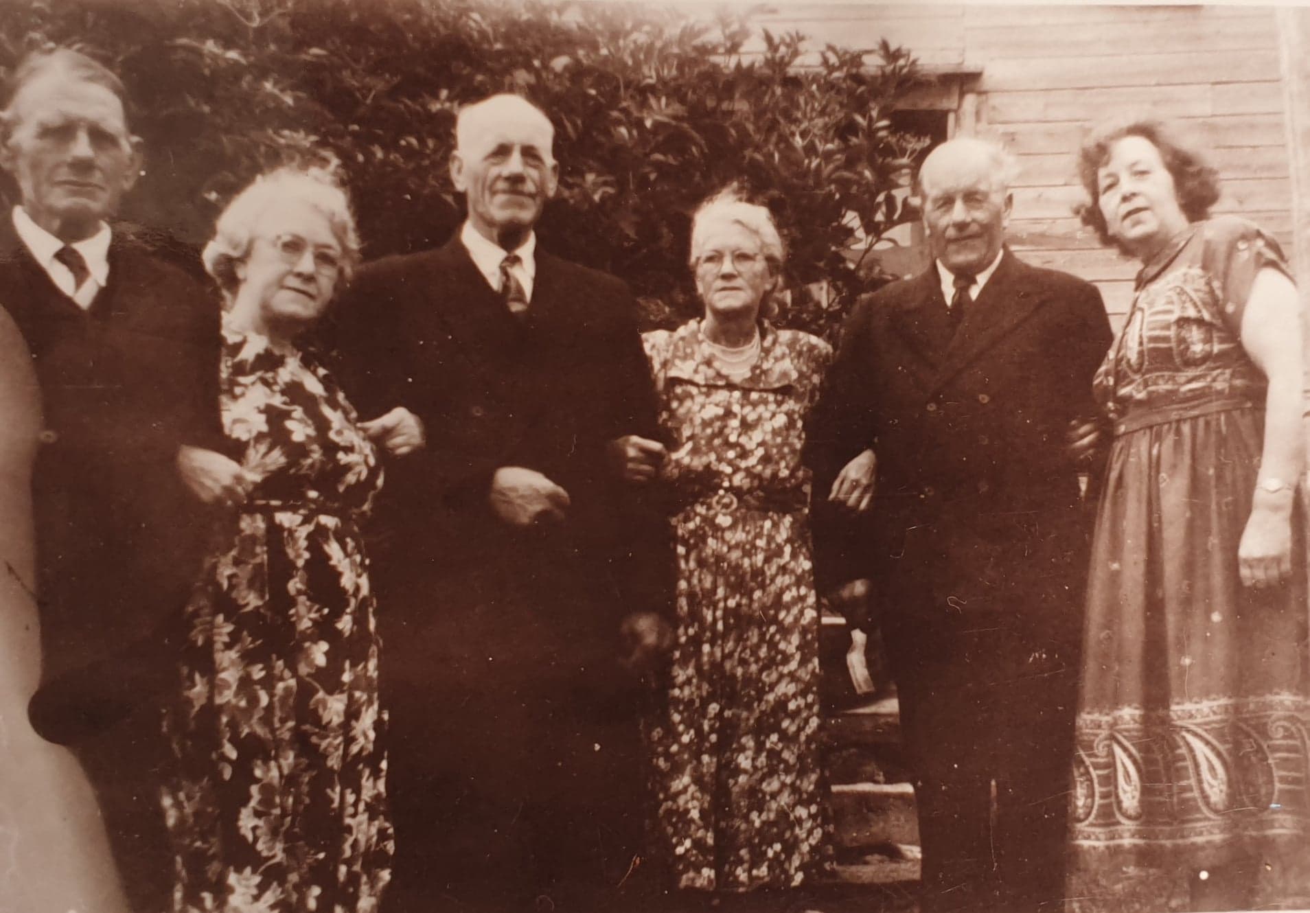 Søsknene Ulvan August, Julie, Ole, Anna, Bernhard og Jenny