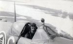 Sersjant Ivar Strøm i sin Spitfire. Det er nok ikke mange hitterværinger som har vært i cockpit på et slikt fly.
